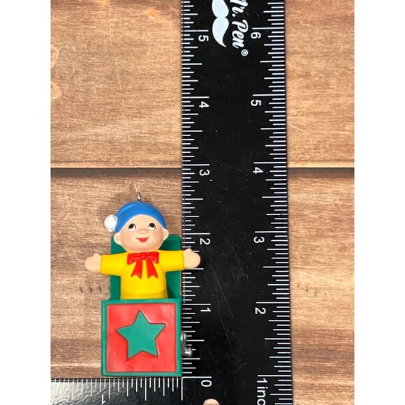 HALLMARK ORNAMENT LPR3376 A SPRINGY SURPRISE JACK IN BOX ELF BY JULIE FORSYTH - Picture 10 of 10
